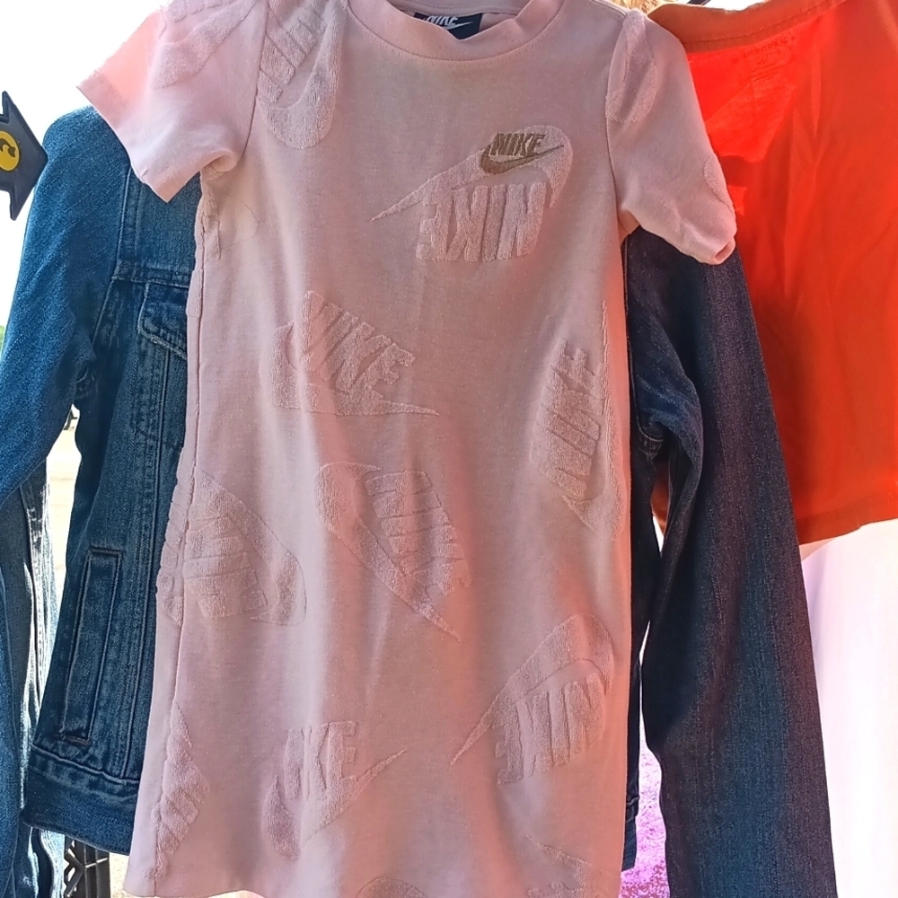 🤠Nike Light Pink Embroidered Dress Size 5 (4-5 years )